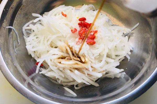 糖醋萝卜丝的做法图解3