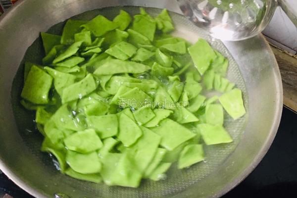 蒜汁菠菜面片的做法图解7
