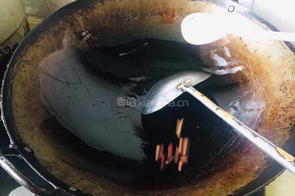 红烧肉焖菜树菇的做法图解3