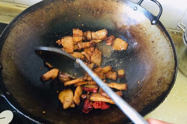 红烧肉烩菜的做法图解1