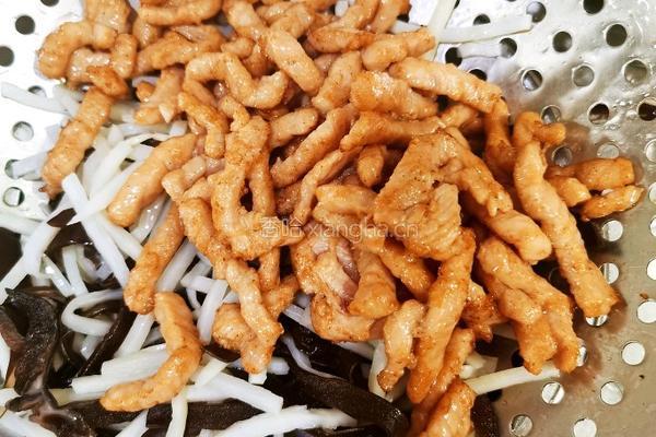 海参鱼香肉丝的做法图解5