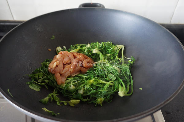 荠菜炒肉丝的做法图解8