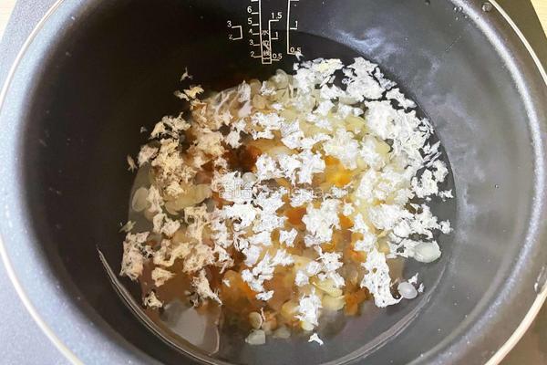 桃胶雪燕银耳冻的做法图解5