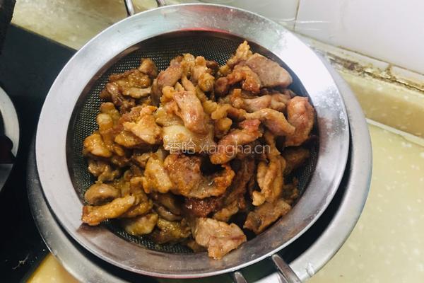 木耳西芹炒过油肉的做法图解7
