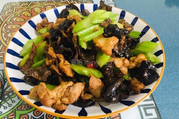 木耳西芹炒过油肉的做法图解13