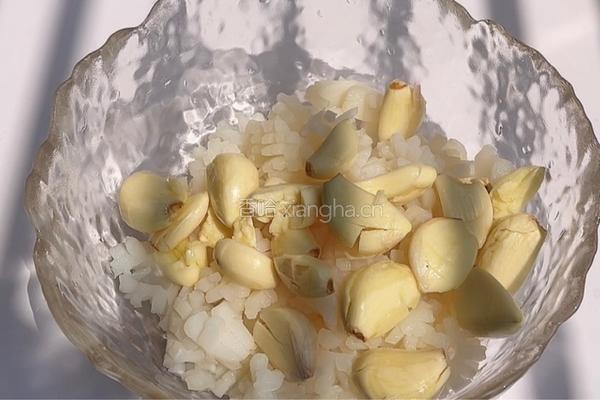 蒜香鱿鱼花的做法图解3
