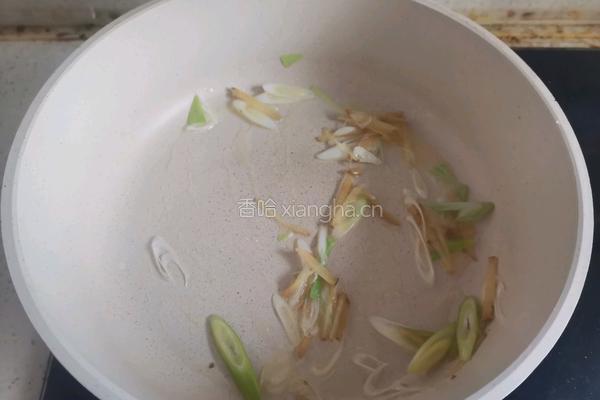 香菇鸡丁米线的做法图解6
