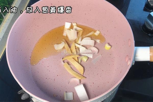 虾仁菌菇汤的做法图解3