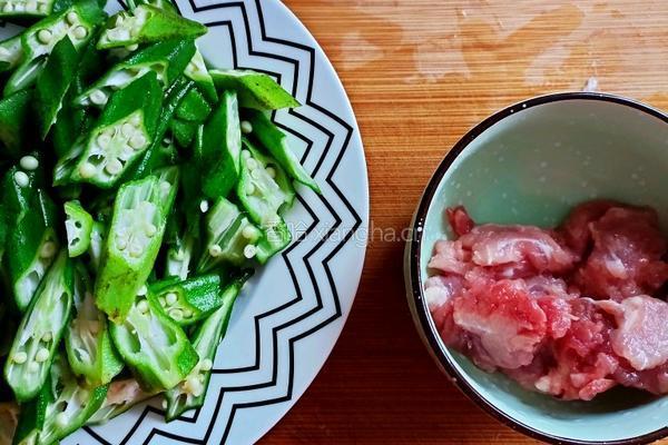秋葵炒肉的做法图解2