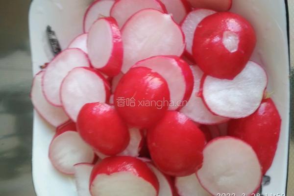 凉拌樱桃小萝卜的做法图解3