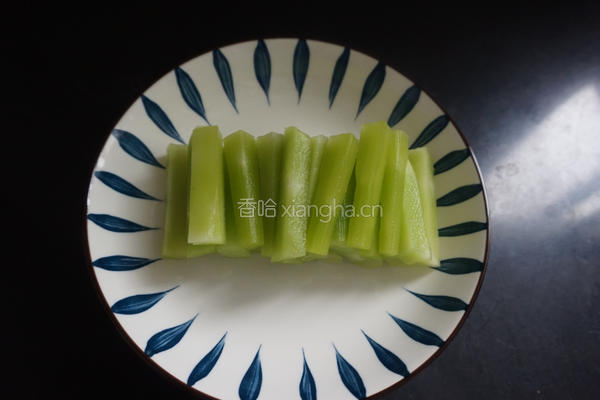 凉拌莴笋的做法图解2
