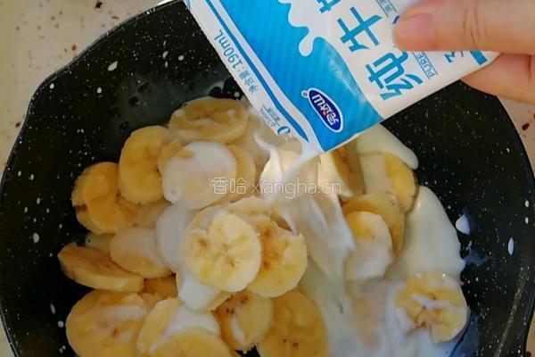 香蕉牛奶燕麦粥的做法图解2