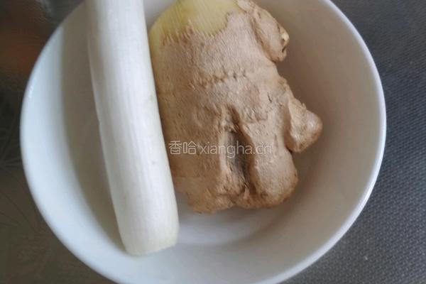 黄瓜青辣椒炒香干的做法图解2