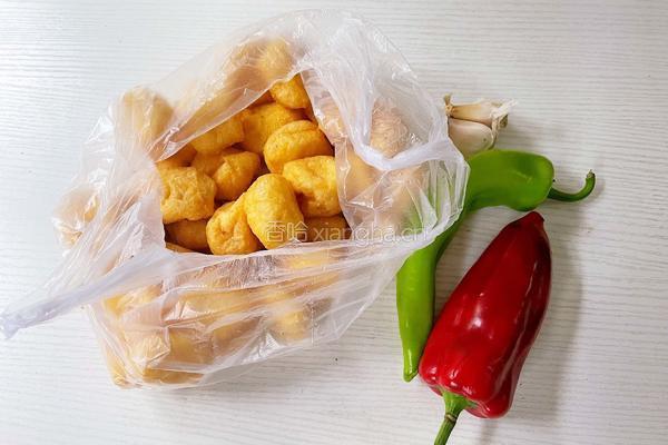 辣椒炒豆泡的做法图解1