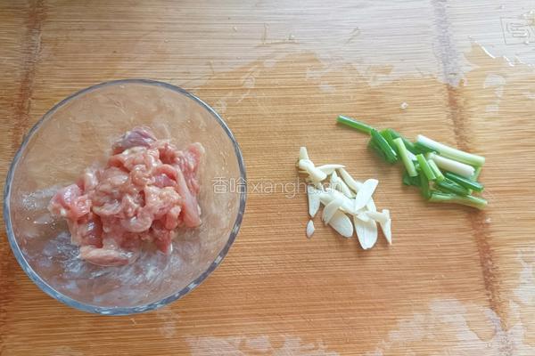 香菇炒肉的做法图解3