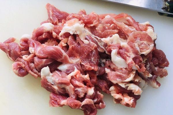 青笋过油肉的做法图解1