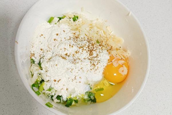 金针菇蛋饼的做法图解2