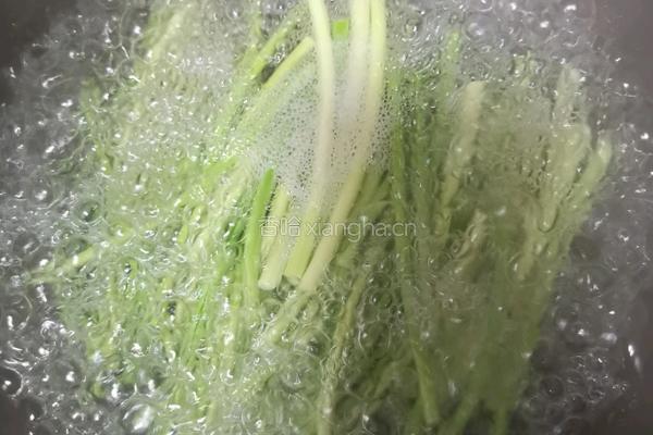 双椒蒜苔的做法图解2