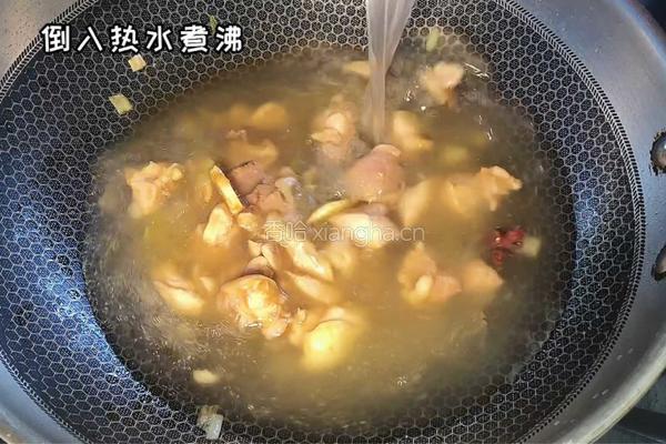 香菇鸡丁米线的做法图解5