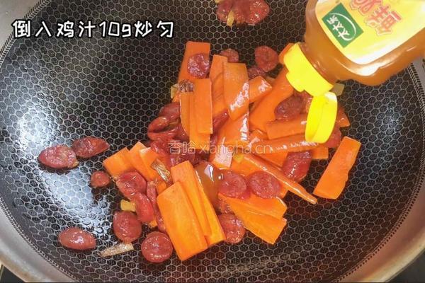 蒜苗胡萝卜炒腊肠的做法图解4