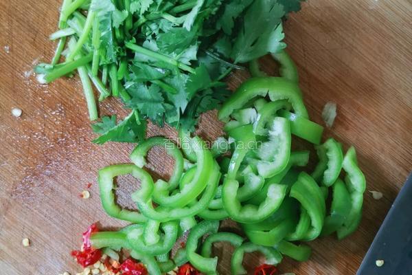 芫荽拌牛肉的做法图解3