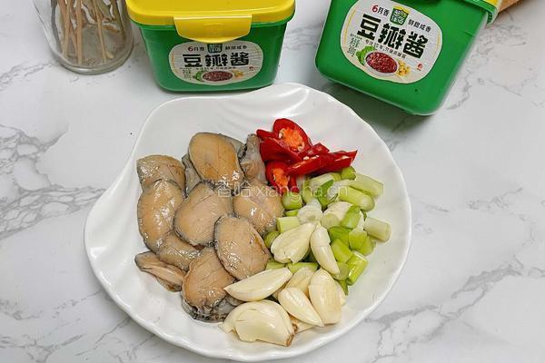 酱香爆炒鲍鱼的做法图解1