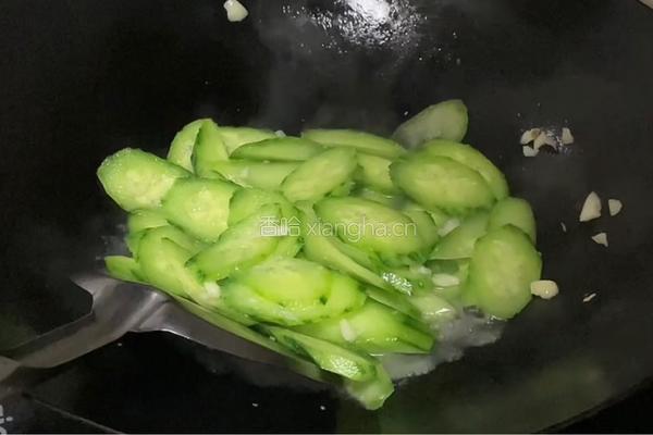 肉丸子片炒黄瓜的做法图解4