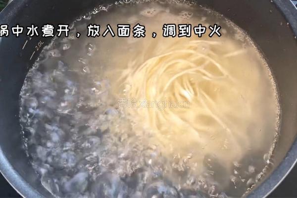 快手汤面的做法图解1