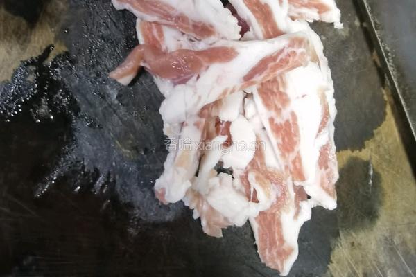 五花肉炒金竹笋的做法图解3