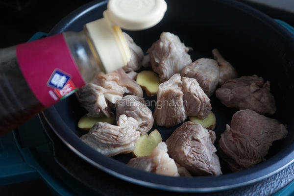 木耳炖肉 的做法图解4