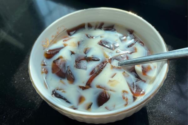 罗汉果菊花膏撞奶的做法图解6