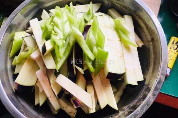 蒜香茄子的做法图解1