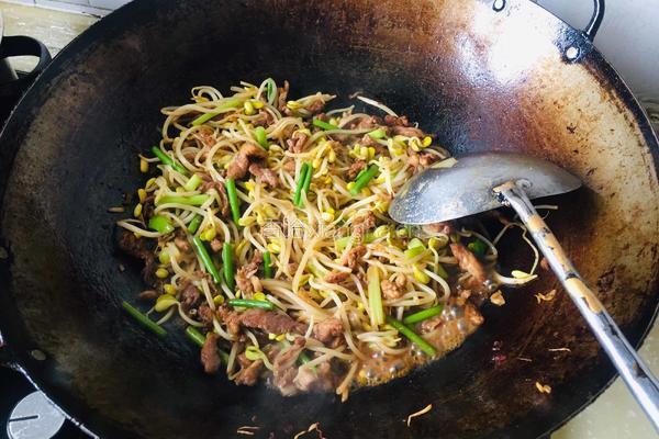 黄豆芽炒过油肉的做法图解9
