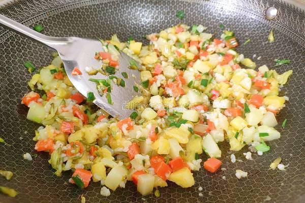 槐花菠萝炒饭的做法图解13