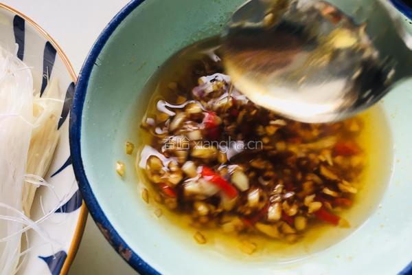 手撕鸡脯肉的做法图解1