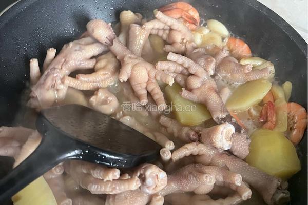 明虾鸡爪煲的做法图解8