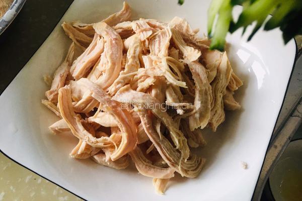 手撕鸡脯肉的做法图解3