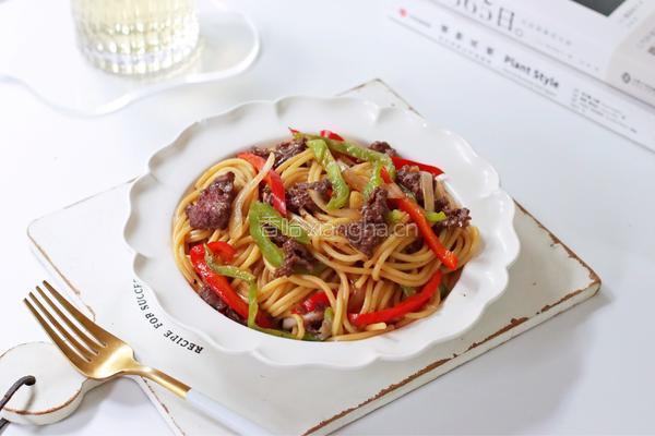 牛肉炒意面