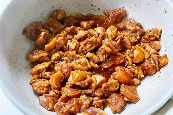 香菇鸡腿肉焖饭的做法图解6