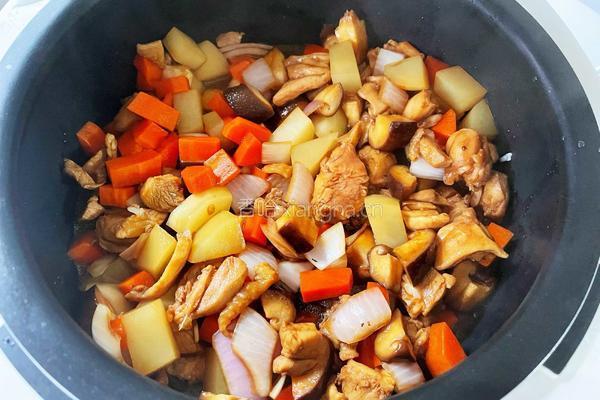 香菇鸡腿肉焖饭的做法图解11