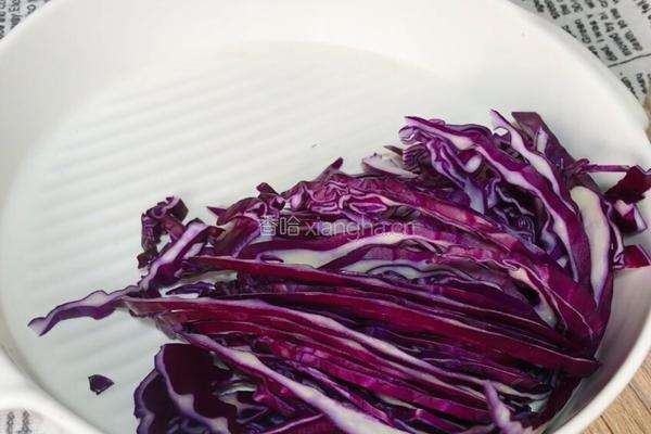 鸡胸肉彩蔬沙拉的做法图解3
