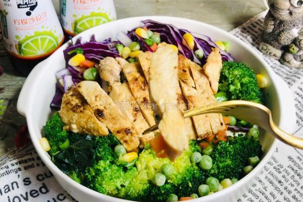 鸡胸肉彩蔬沙拉的做法图解11