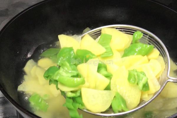 青椒土豆炒肉片的做法图解7