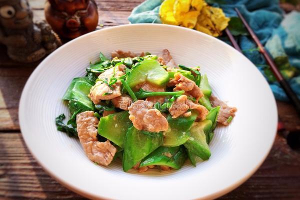 韭菜丝瓜炒肉片