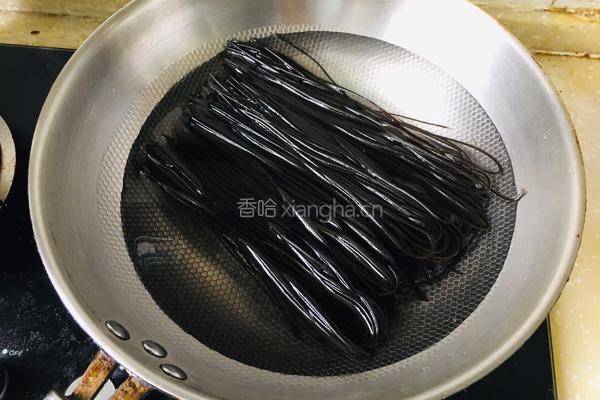 凉拌蕨根粉的做法图解1