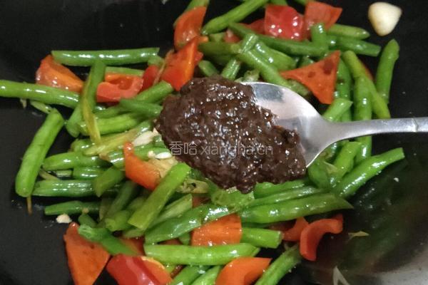 酱炒红椒长豆的做法图解11