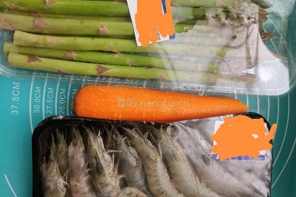 芦笋胡萝卜炒虾仁的做法图解1