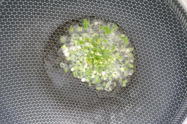 芦笋胡萝卜炒虾仁的做法图解6