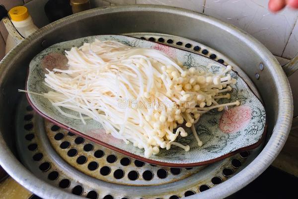 蒜蓉辣酱蒸金针菇的做法图解7