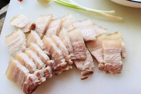 莲花白回锅肉的做法图解2